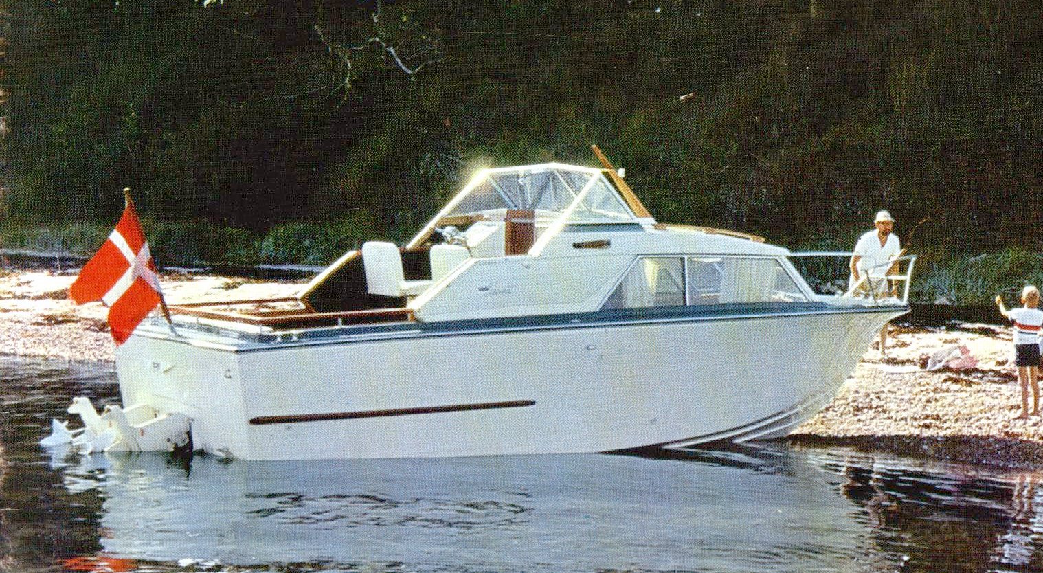 yacht coronet